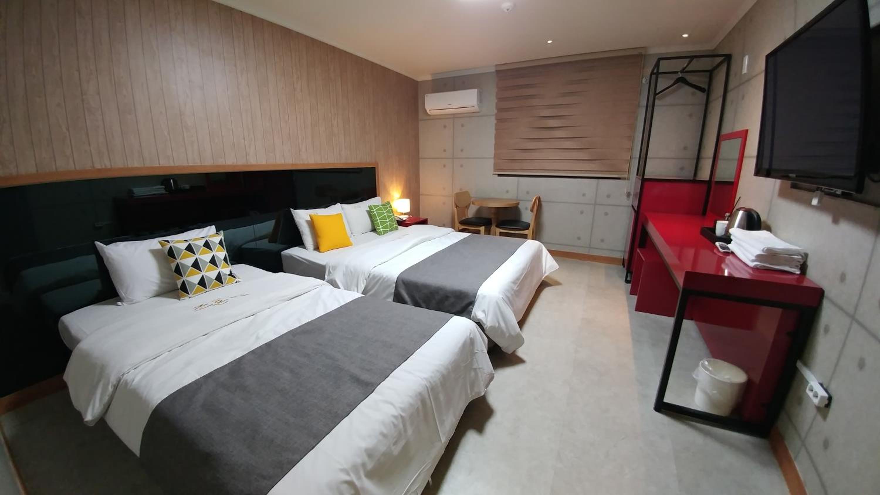 غرفة قياسية ثلاثية، HOTEL TONG YEONDONG JEJU 8/10
