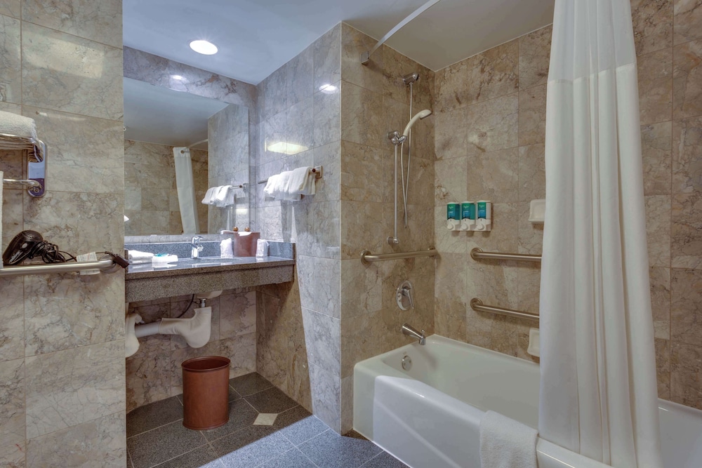 Drury Inn Suites Kansas City Overland Park 47/49