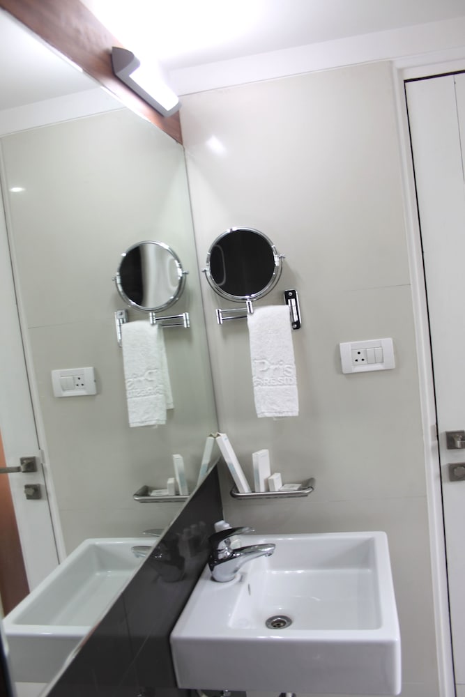 Pristine Residency Hotel 15/16