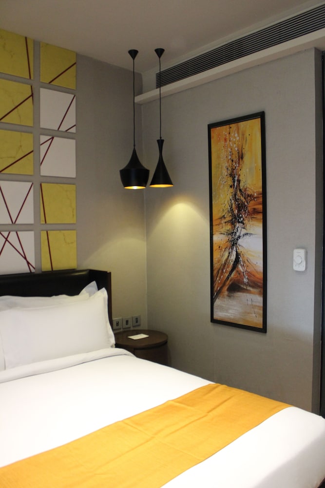 Holiday Inn Express New Delhi International Airport Terminal 3 Terminal Hotel 42/44