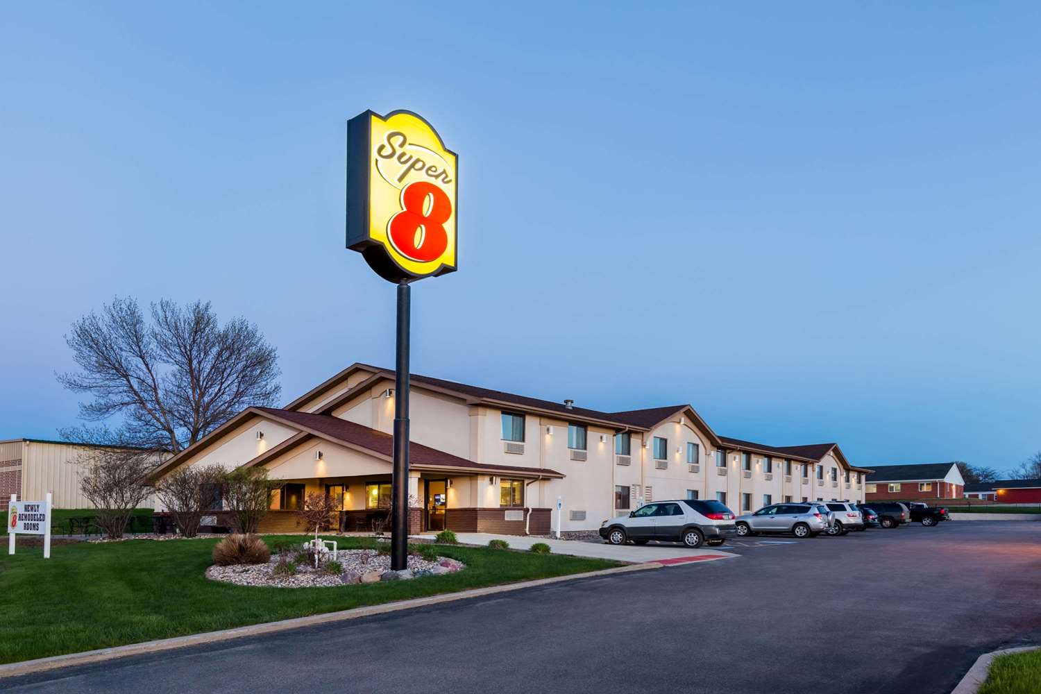 Super 8 by Wyndham Spirit Lake/Okoboji 38/41