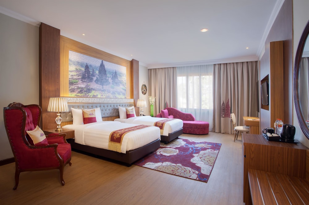Ramada Suites By Wyndham Solo 11/45