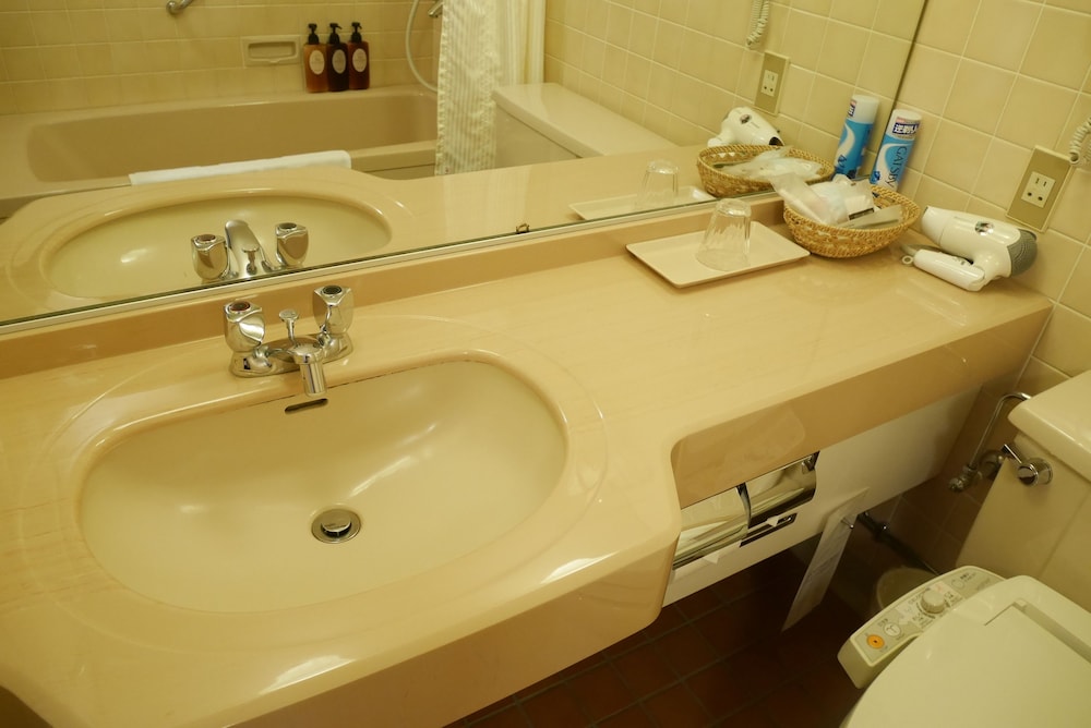 Rembrandt Hotel Atsugi 62/63