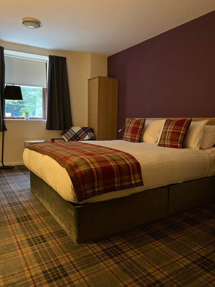 EXECUTIVE, DOUBLE OR TWIN BED