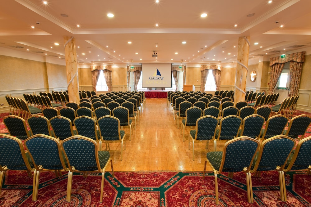 Galway Bay Hotel 32/36