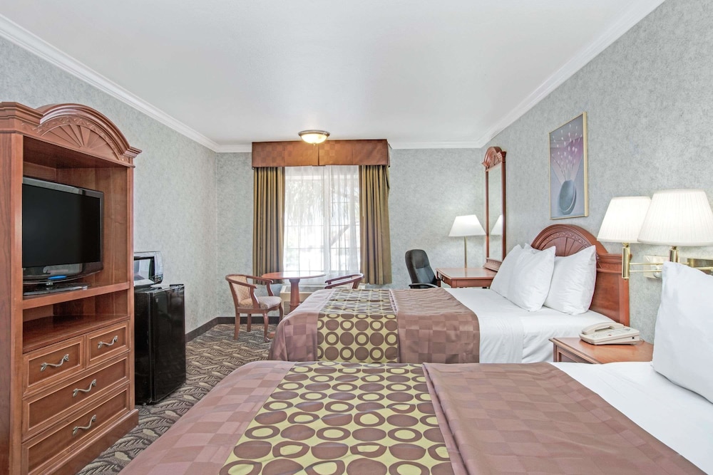Days Inn By Wyndham Los Angeles Lax Redondo Manhattan Beach 20/56