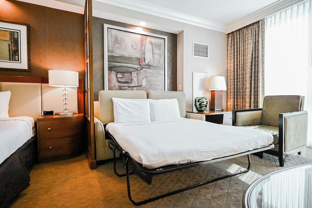 Stripviewsuites At Signature 12/73