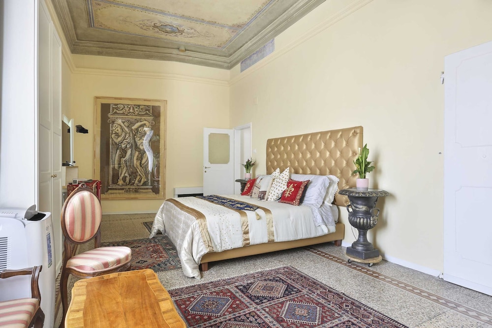Lullaby Suite Near Palazzo Vecchio and Piazza Signoria-hosted by Sweetstay 3/19