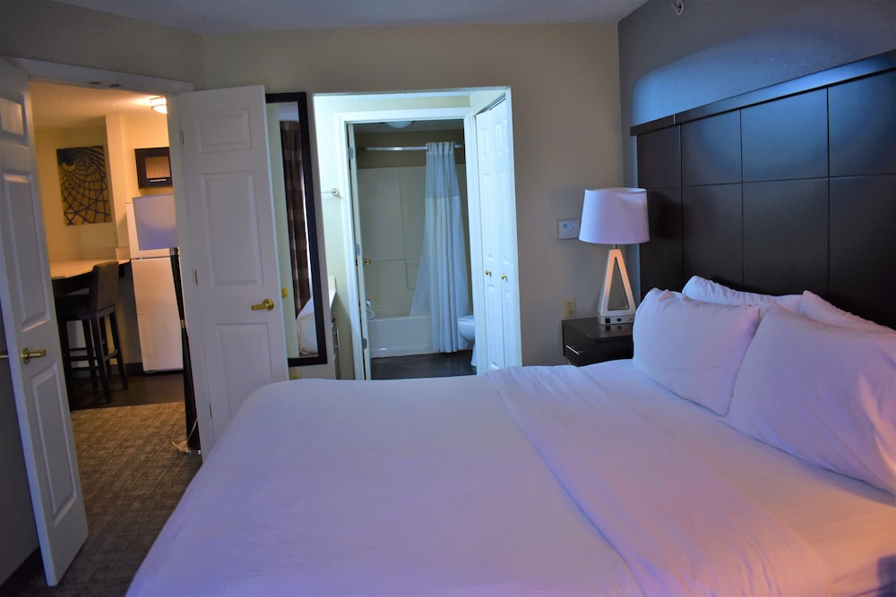 Staybridge Suites Cranbury-South Brunswick 14/75