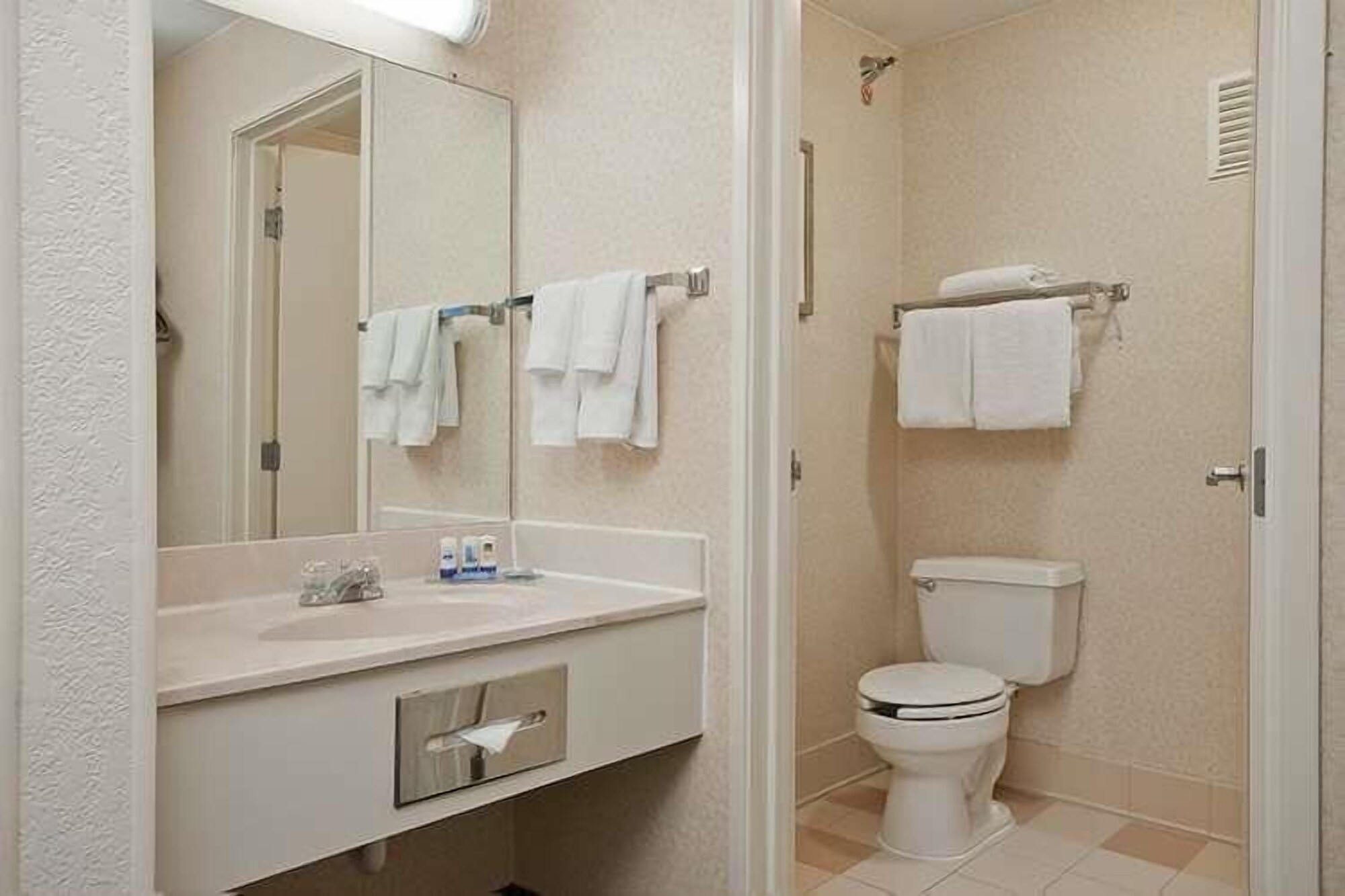 غرفة بسرير كينج لذوي الإعاقة، Wingate By Wyndham Sioux City 6/10