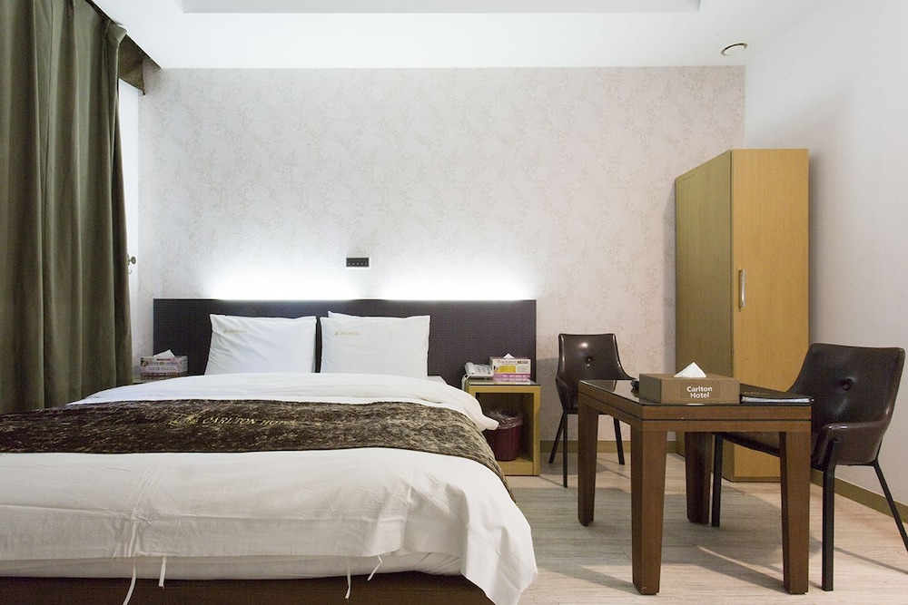 Carlton Hotel 12/62