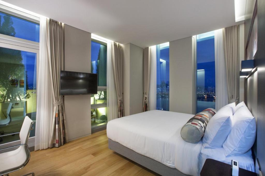 1 Bedroom, Aloft, River, Executive, Suite, King Bed, River View, Balcony