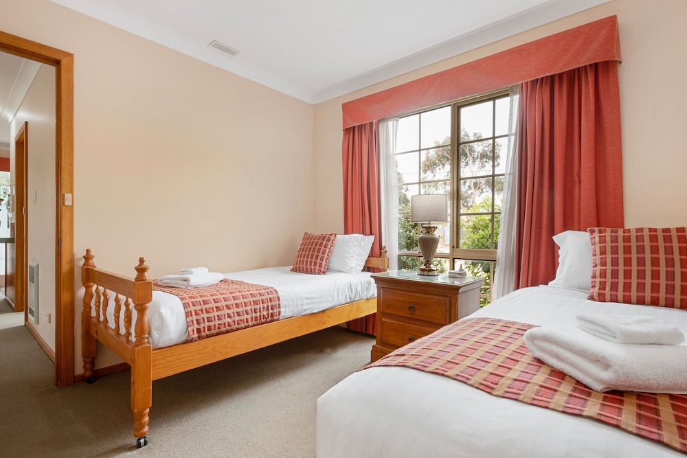 Swansea Cottages & Motel Suites 15/50
