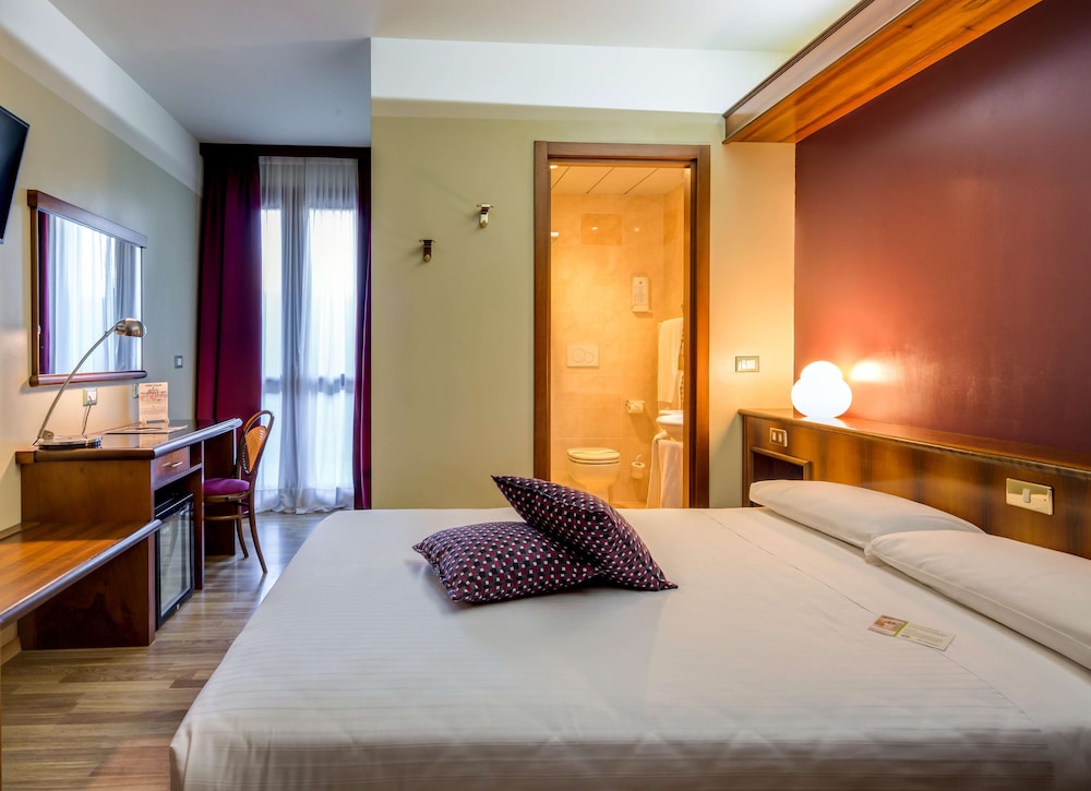 La Villa, Sure Hotel Collection by Best Western 26/76