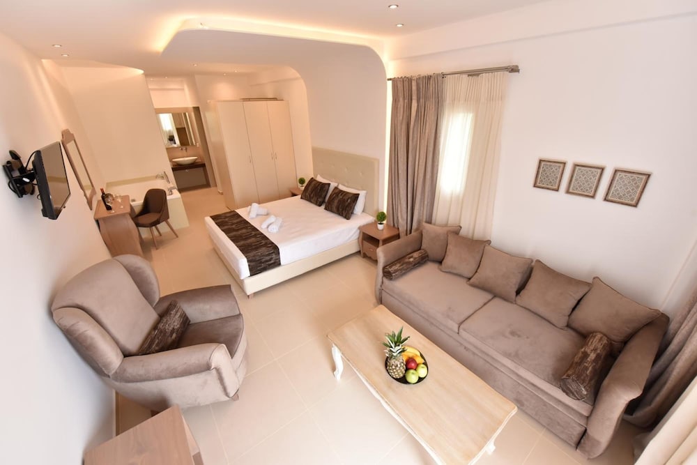 Queen Boutique Suites 15/38