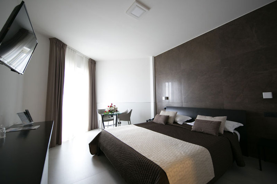 Mediterranea Hotel And Convention Center 7/28