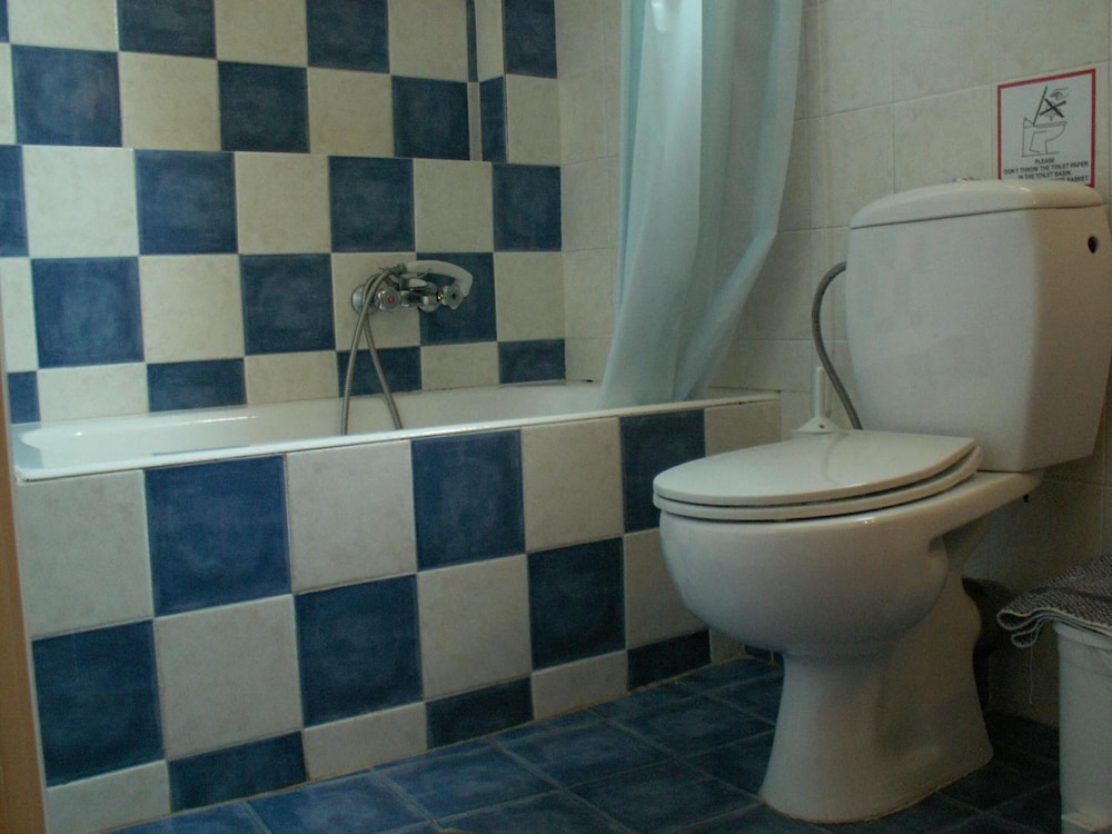 Elanthi Village Hotel 84/85