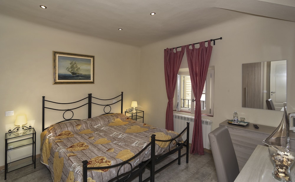 Art Gallery B&B 23/33