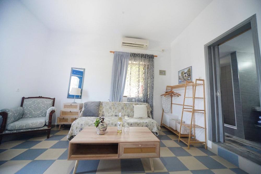 Panorama Studios & Apartments 37/66