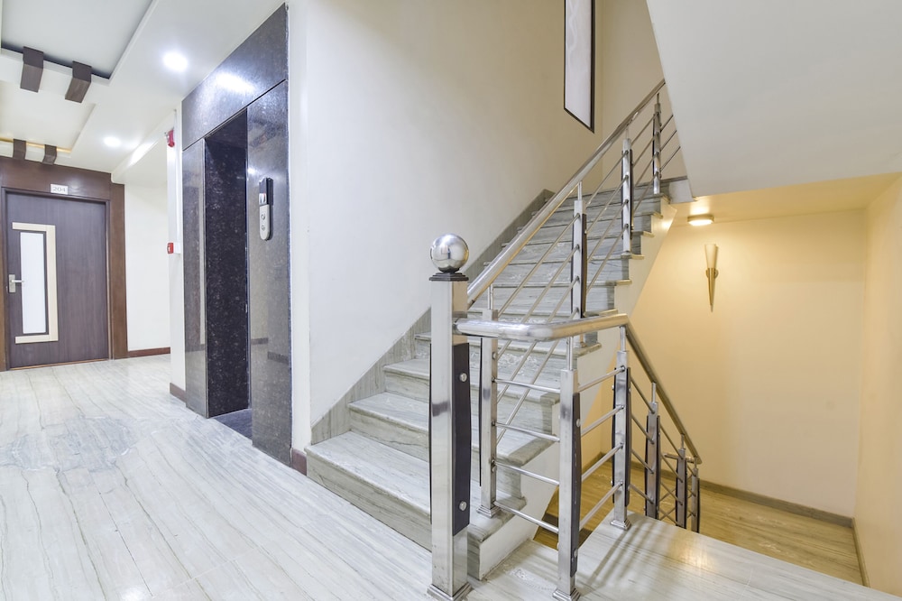 Fabhotel Signature Inn 31/50