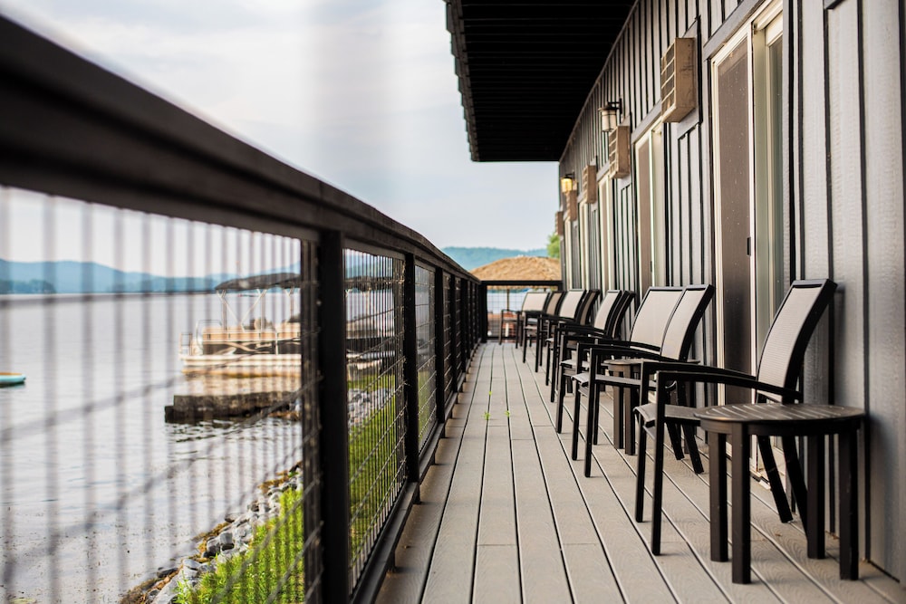 Lake Bomoseen Lodge 47/50