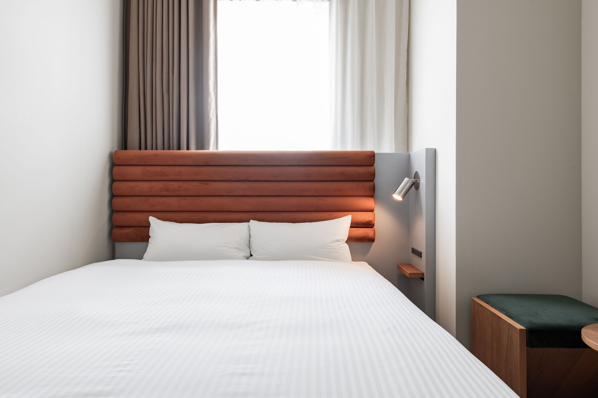 ROOM, DOUBLE BED