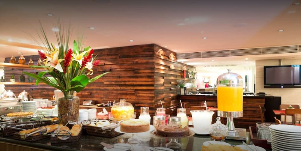 Golden Tulip Macae 6/36