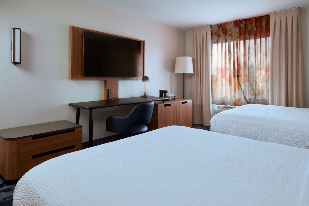 Fairfield Inn And Suites San Bernardino 17/47