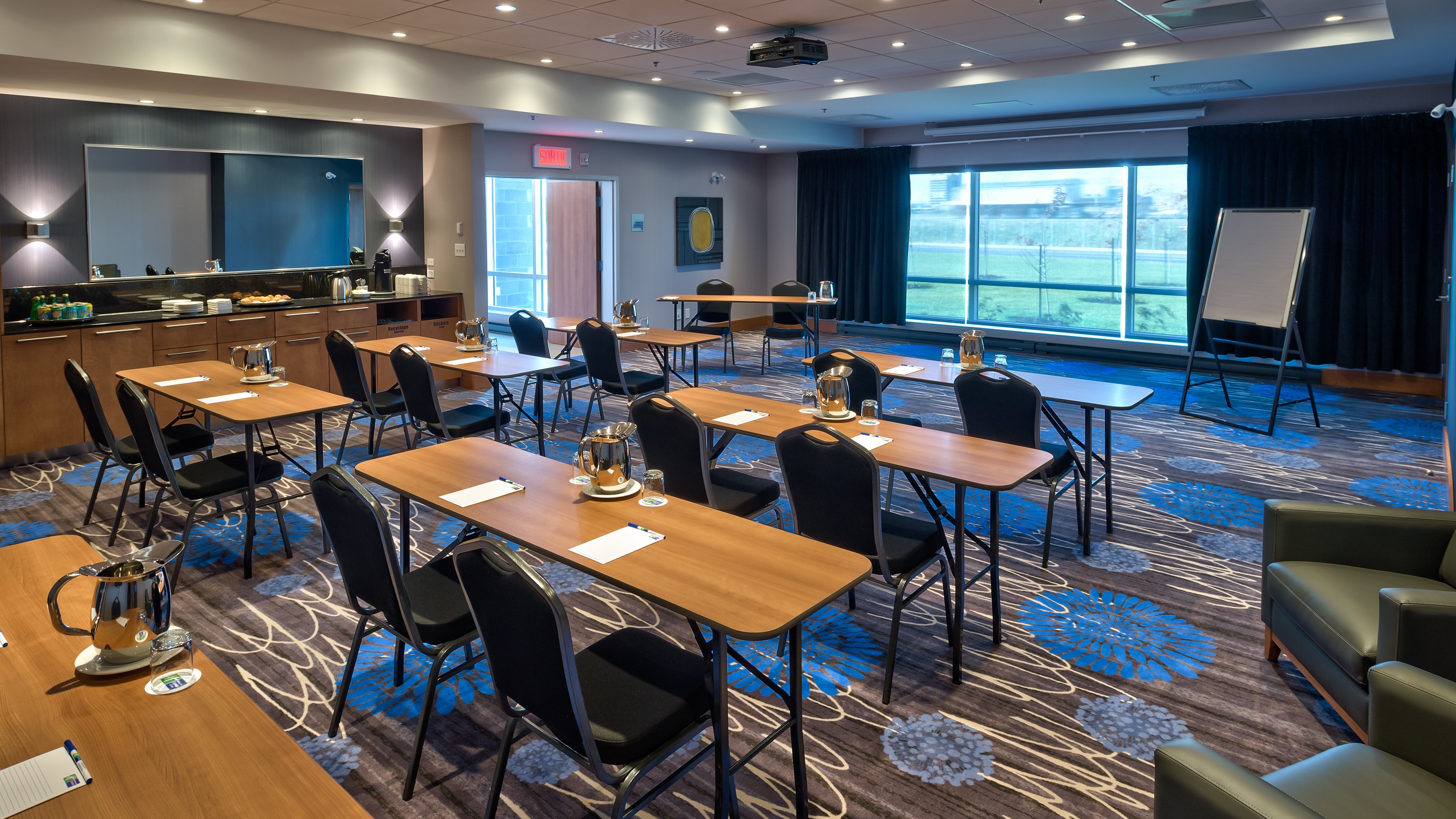 Holiday Inn Express And Suites Vaudreuil Dorion 25/31