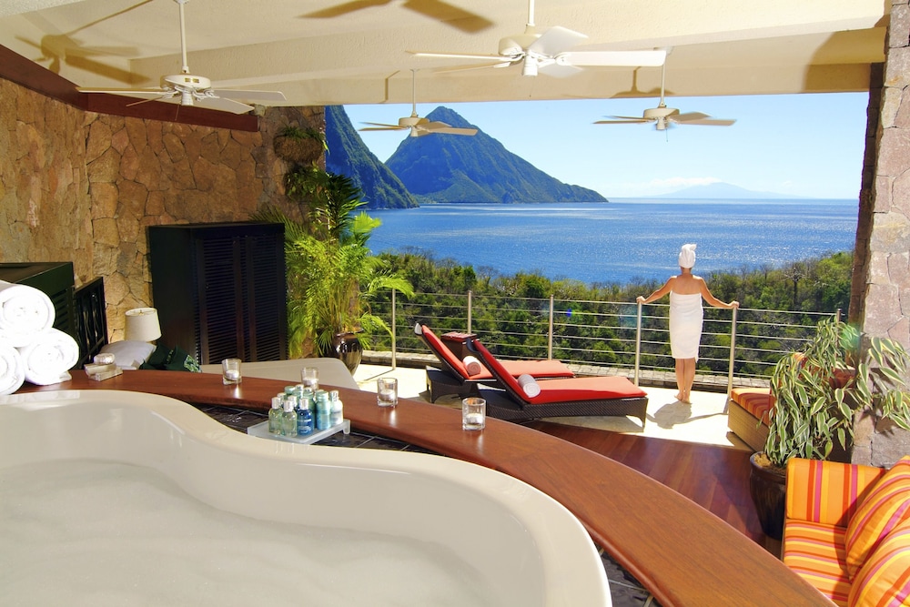 Jade Mountain - Adults Only 17/71