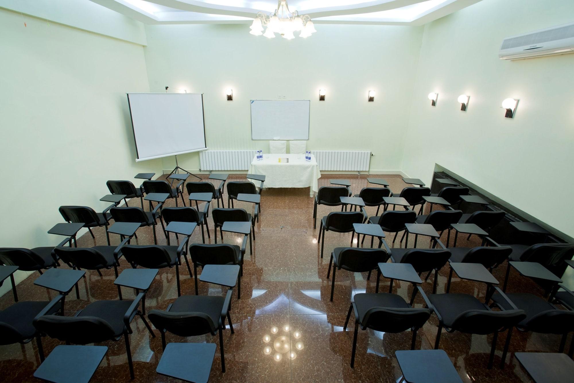 Renion Hotel Almaty 66/80