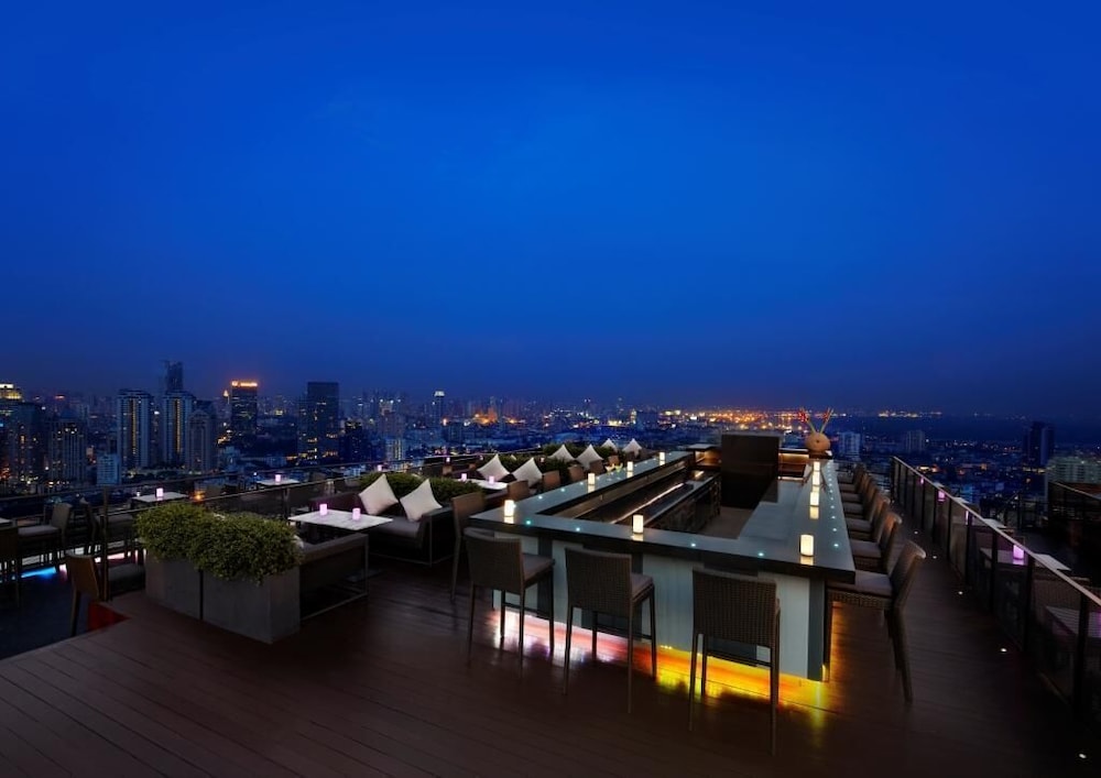 JC Kevin Sathorn Bangkok Hotel (ex. Anantara Sathorn Bangkok Hotel) 58/64