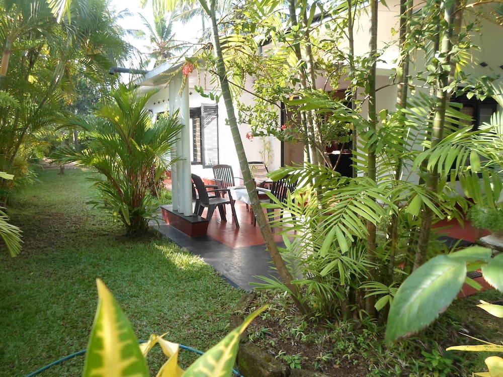 Indrani Inn 13/18
