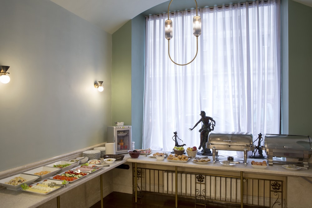 Zeus Essence Bucharest Venezia 63/64