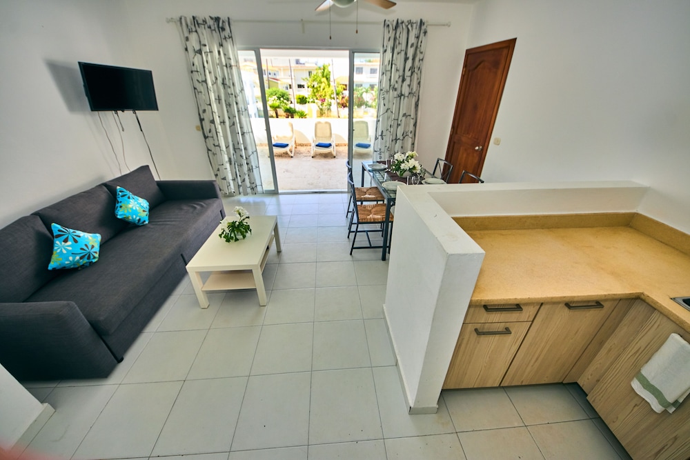 Los Corales Beach Village 54/73