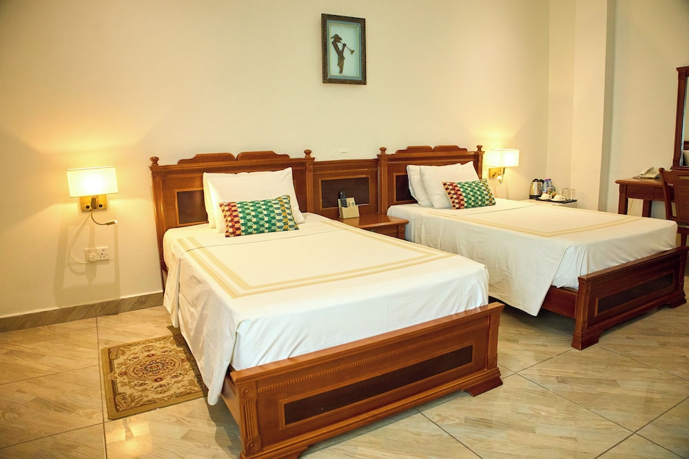ROOM, TWIN BEDS