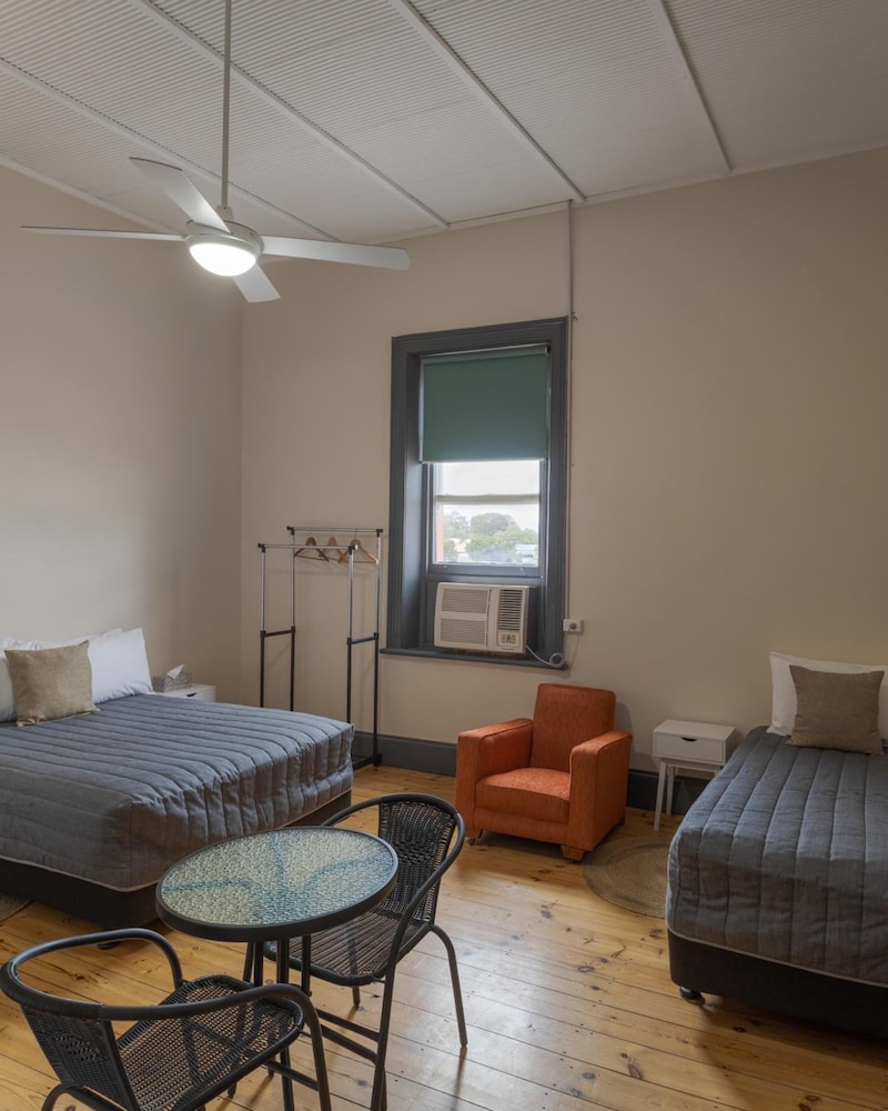 Pampas Motel 47/53
