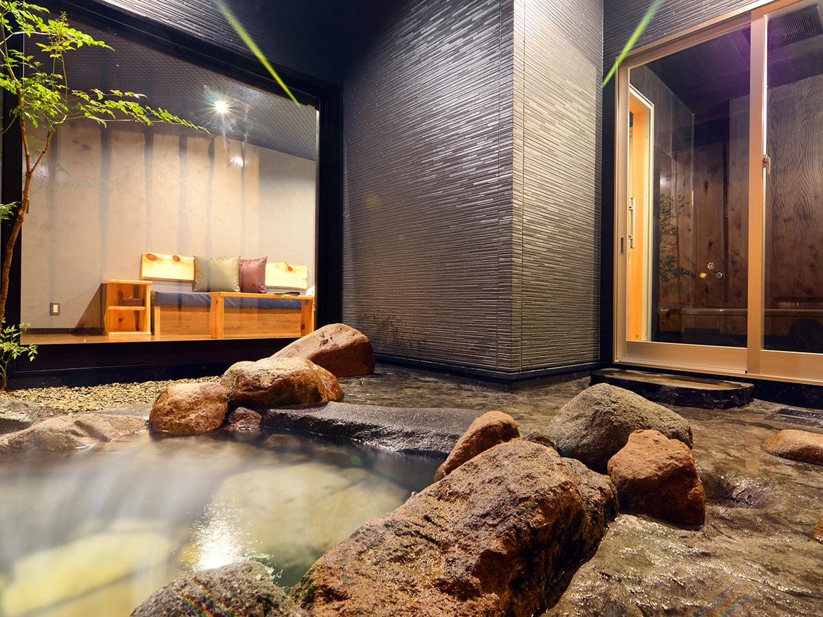 Outdoor Bath, Annex