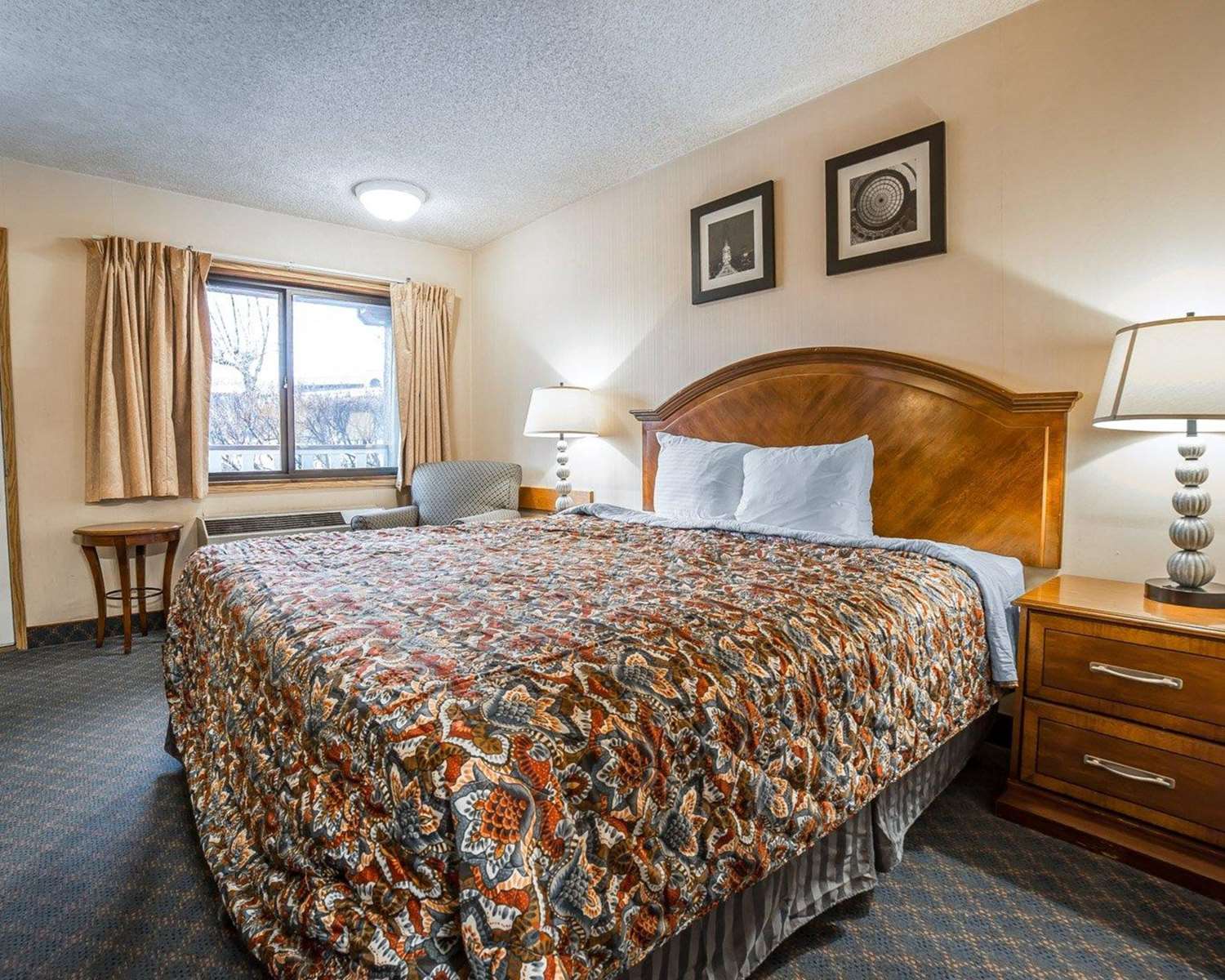 Room, Queen Bed, Rodeway Inn Baker City 2/4