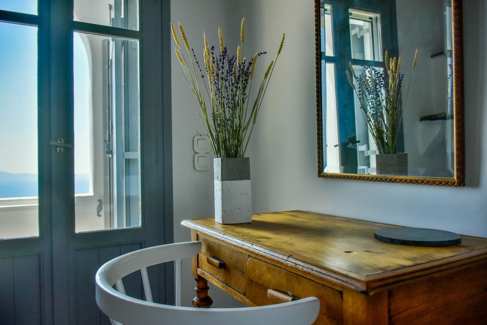 Living Theros Luxury Suites 47/50