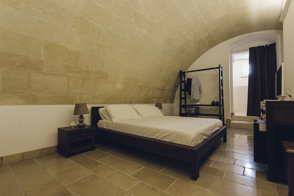 junior suite, hot tub
