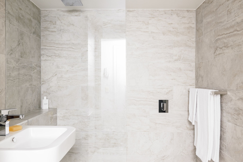 Quay West Suites Melbourne 80/81