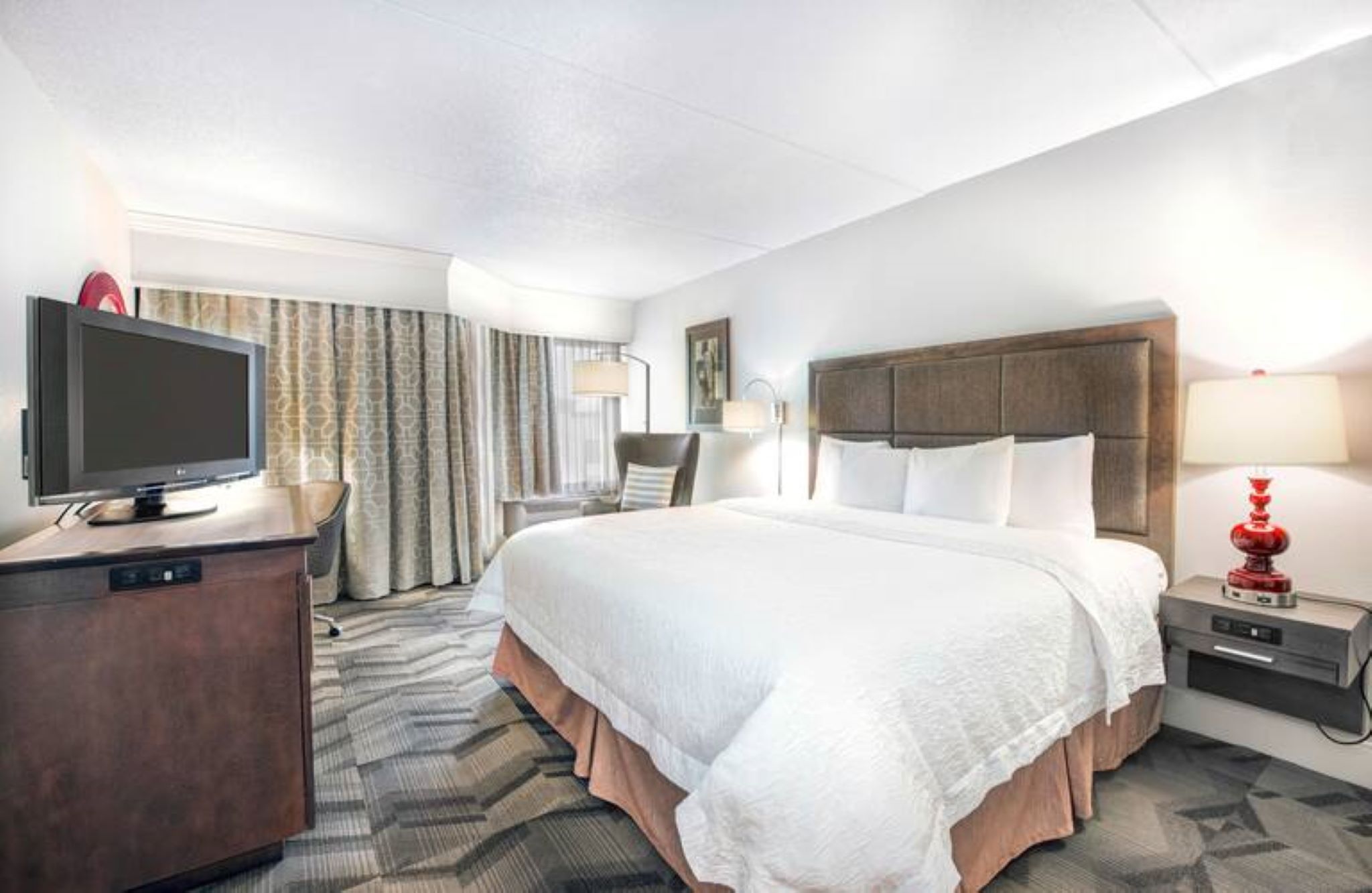 SUITE, KING BED, ACCESSIBLE