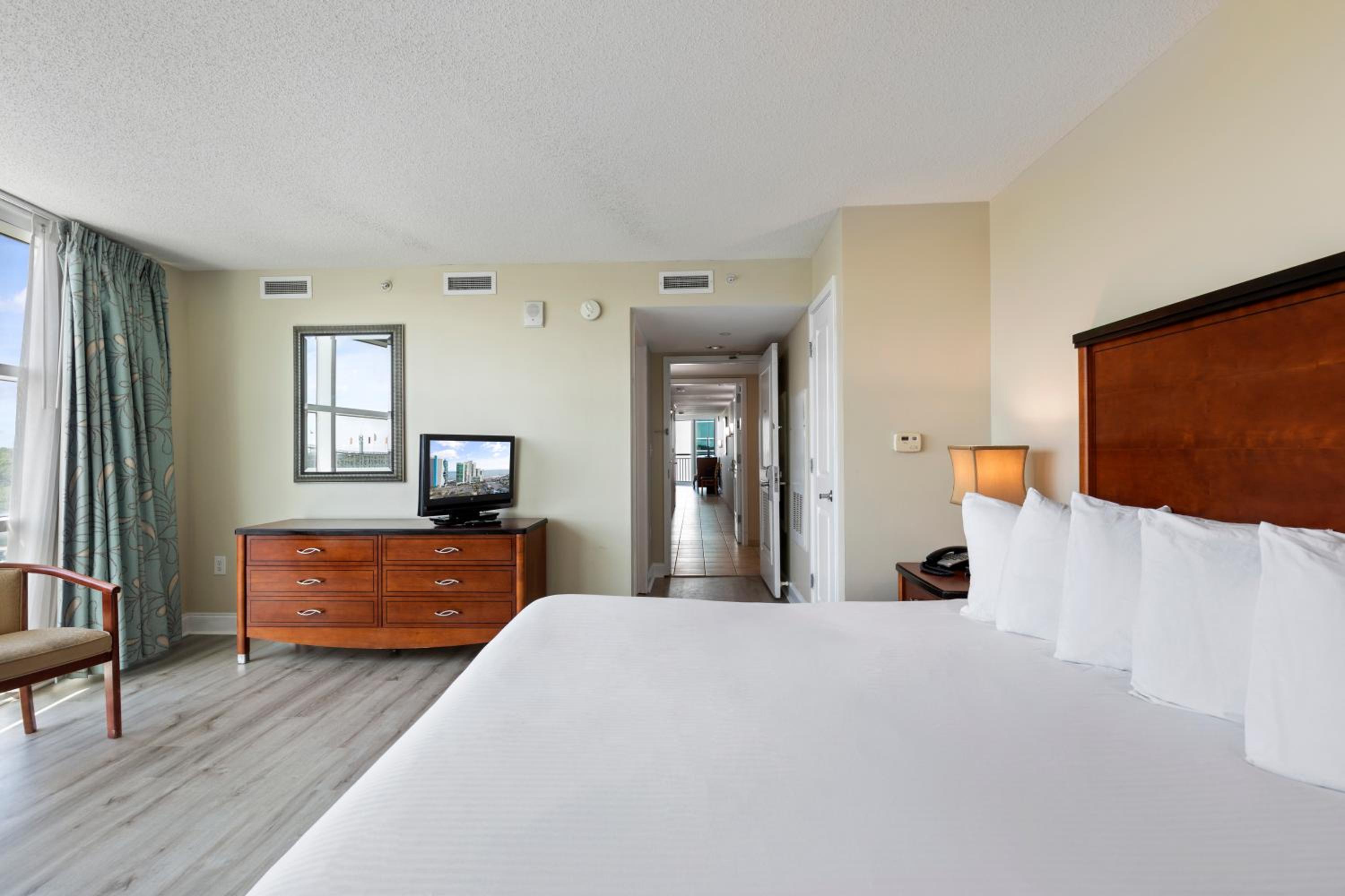 2 Bedrooms, Suite, Partial View