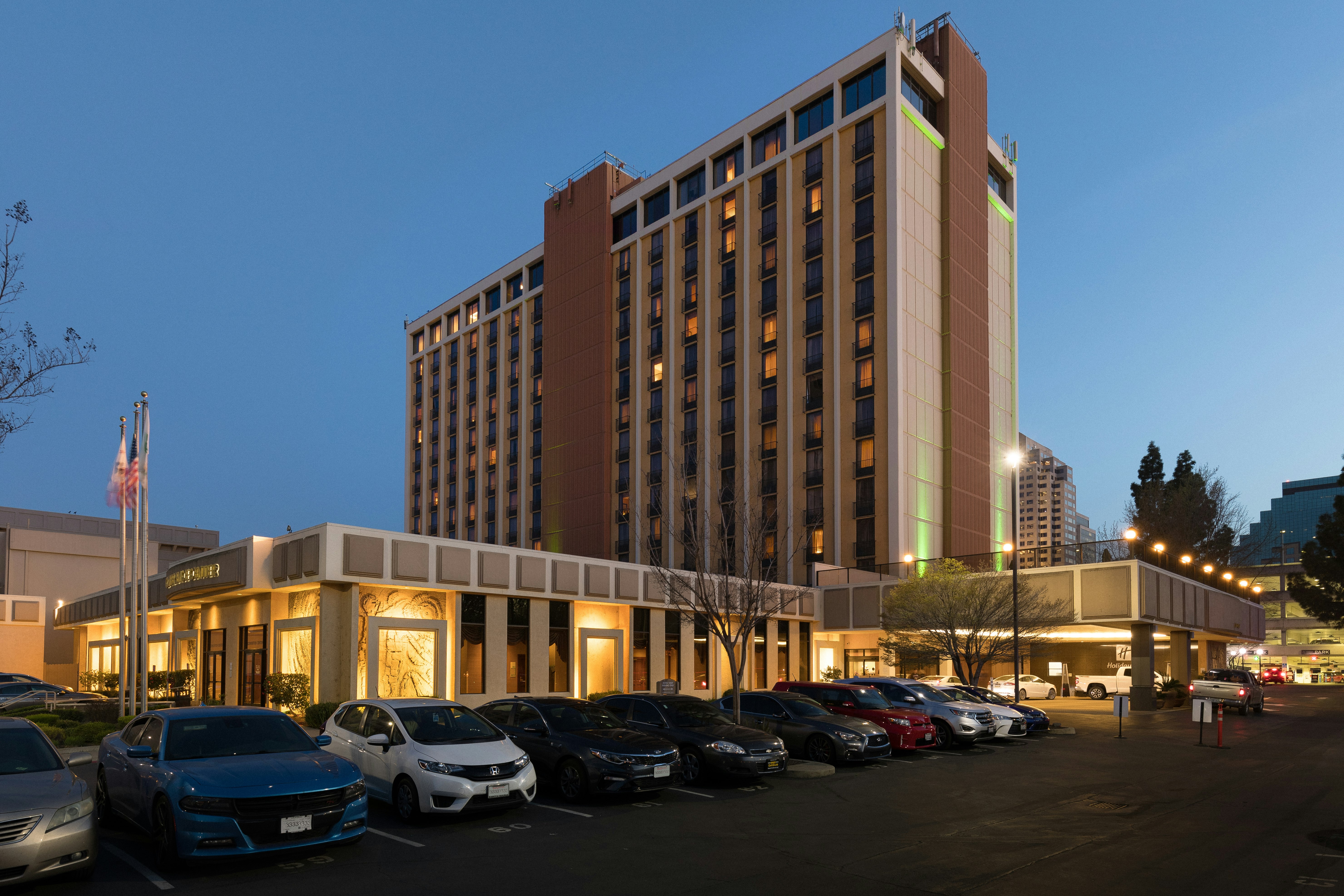 Holiday Inn Sacramento Downtown Arena 68/76