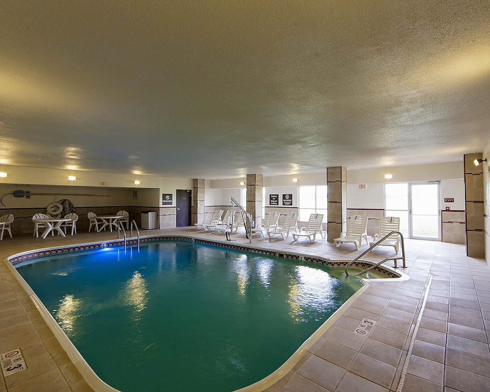 Quality Suites Addison-Dallas 3/42