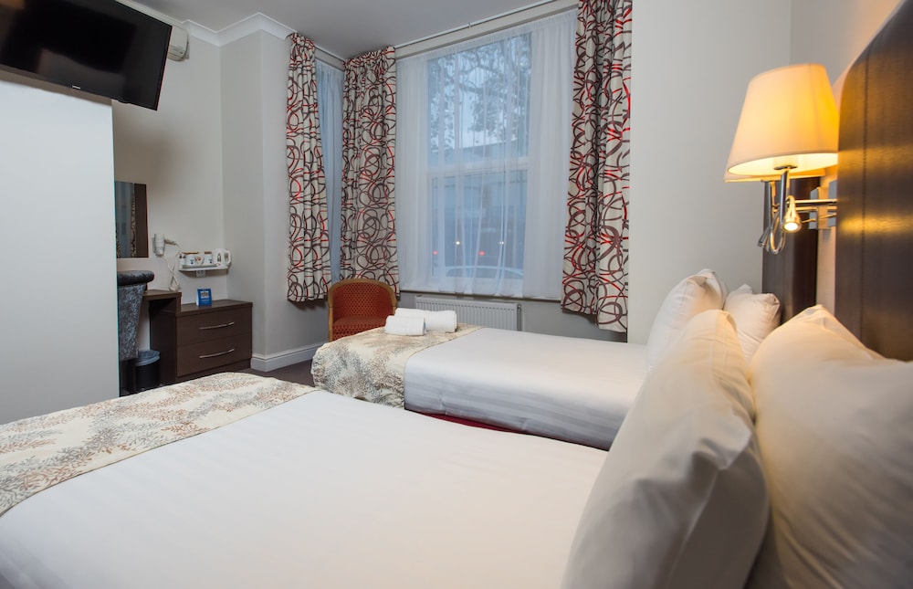 Spark by Hilton London Chiswick 25/45