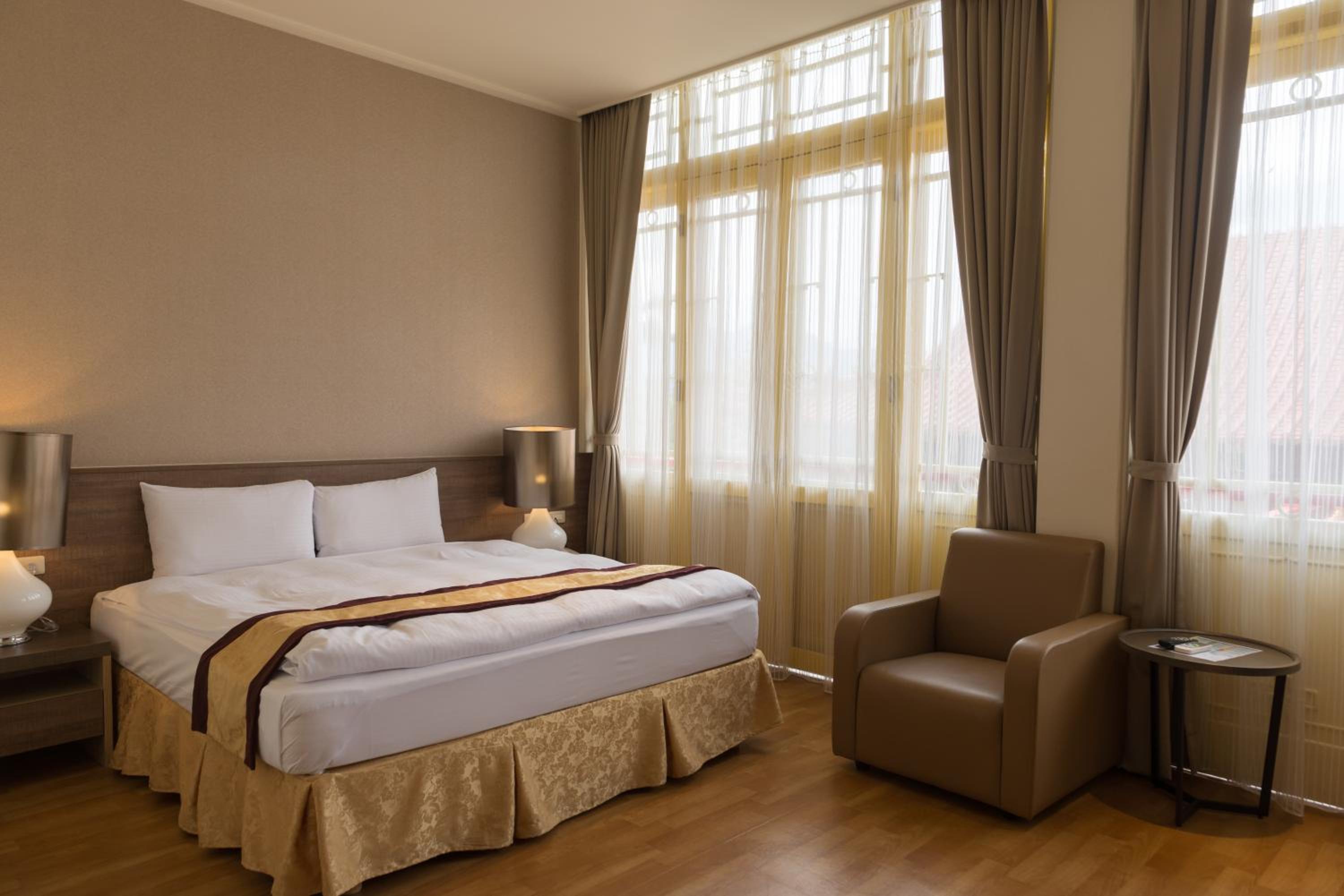 Deluxe, Double Bed