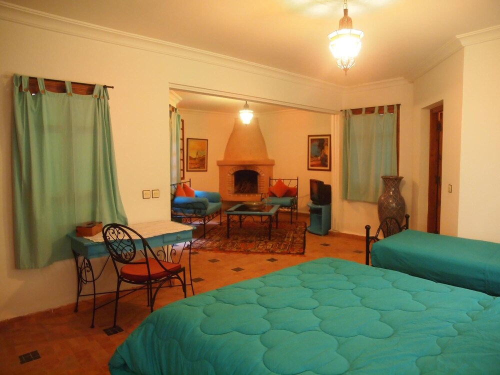 Riad Al Khansaa 17/70