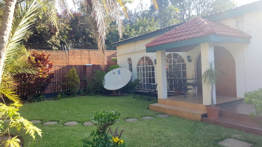 Annies Lodge Lilongwe Area 10 23/26